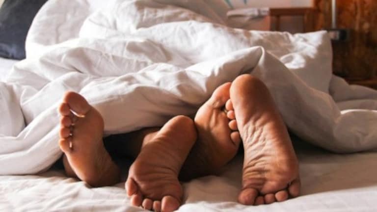 लग्नाच्या पहिल्या दिवशी नवऱ्याने केली तसली मागणी, नवविवाहितेनं सांगितलं 'थोडं थांबा...' नंतर त्यानं हातोड्याने हल्ला करत.. crime news