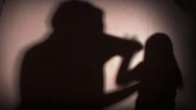 मामा-मामीने केवळ 90 हजार रुपयांसाठी पाच वर्षांच्या भाचीला विकलं अन्... मुंबईतील धक्कादायक घटना 90 हजारांसाठी पाच वर्षांच्या भाचीला विकलं अन्...