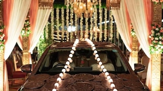 हाताला मेहंदी लागली होती, सनई चौघडे वाजत होते, वरात सुरु असताना नवरदेवाच्या कारने आपल्याच वडिलांना चिरडले Mumbai Tak