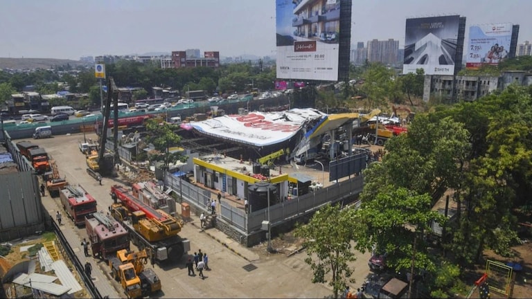 मुंबई: आता इमारतींच्या गच्चीवर होर्डिंग लावण्यास बंदी! काय आहे मुंबई महापालिकेचे नवे जाहिरात धोरण? मुंबई महापालिकेचे नवे जाहिरात धोरण