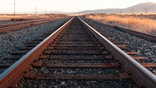 मिरजेत मित्रांनीच तरुणाला ट्रॅकवर झोपवलं, रेल्वे अंगावरून गेल्याने हाता-पायांचे झाले तुकडे, तरीही जीव वाचला Mumbai Tak