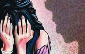 मुंबईत भररस्त्यात परप्रांतियाकडून महिलेचा विनयभंग, आरोपीचा शोध घेण्यासाठी पोलिसांनी 70 CCTV तपासले... mumbai crime