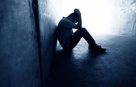 ठाणे: "लग्न करण्यासाठी आधी 21 वर्षांचा हो..." कुटुंबियांचं बोलणं मनाला लागलं अन् 19 वर्षीय तरुणाने संपवलं आयुष्य! ठाण्यातील 19 वर्षीय तरुणाने संपवलं आयुष्य!