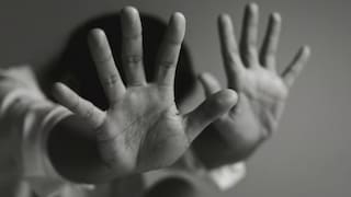 4 वर्षांच्या चिमुरडीला बाथरूममध्ये नेलं, नंतर जमिनीवर डोकं आपटलं, गळा दाबून... मदतनीसनं ओलांडली क्रूरतेची सीमा Mumbai Tak