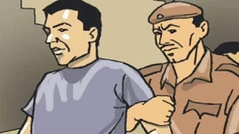 मुंबई: पालकांनो सावधान! प्रतिष्ठित शाळेत अॅडमिशन देण्याच्या नावाखाली मोठी फसवणूक... ट्रॅफिक हवालदार निलंबित! शाळेत अॅडमिशन देण्याच्या नावाखाली मोठी फसवणूक...