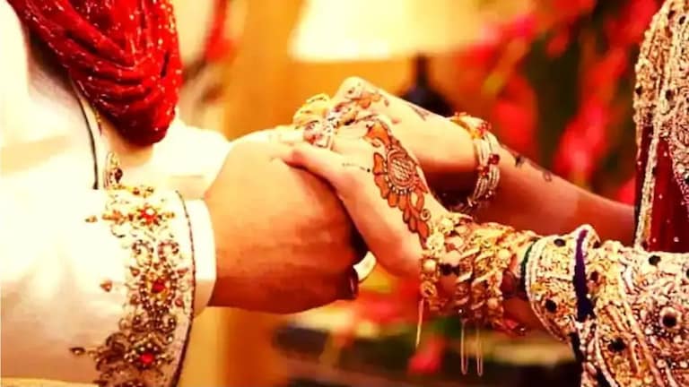 माजी नेत्याच्या सुनेसोबत धक्कादायक घटना! लग्नानंतर एका महिन्यातच आत्महत्या केल्याचा आरोप... नेमकं प्रकरण काय? लग्नानंतर एका महिन्यातच आत्महत्या केल्याचा आरोप...