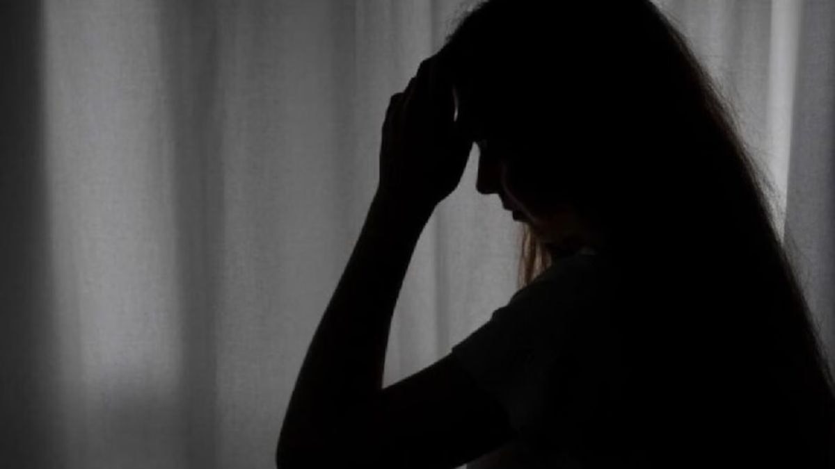 वर्धा: घरात आई-वडिलांचे सतत वाद... डिप्रेशनमध्ये गेलेल्या मुलीने विषारी वायू गिळून संपवलं आयुष्य! Mumbai Tak