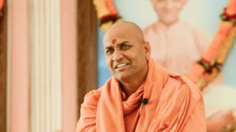 कोल्हापूर : कणेरी मठाच्या काडसिद्धेश्वर महाराजांवर गुन्हा दाखल Kolhapur News