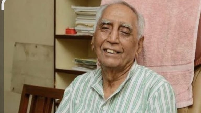 Baba Adhav: कष्टकऱ्यांचा आवाज कायमचा हरपला, ज्येष्ठ समाजसेवक बाबा आढावांचे निधन senior social worker dr baba adhav passes away he breathed his last in Pune at age of 95 a big blow to labor movement