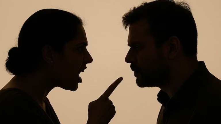 जेवणावरून नवरा-बायकोमध्ये वाद! पत्नीचा साडीने गळा आवळला अन्... नेमकं काय घडलं? पत्नीचा साडीने गळा आवळला अन्...