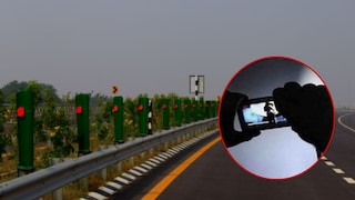 एक्सप्रेसवेवरील टोल नाक्यावर कारमध्ये रोमान्स, मॅनेजरची नजर नको तिथेच... प्रकरण थेट मुख्यमंत्र्यांकडे Mumbai Tak