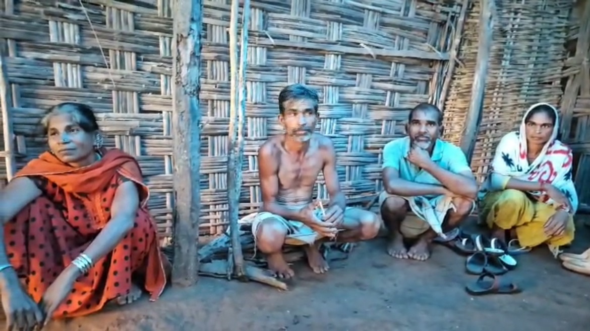 नंदुरबार: डोळ्यात अंजन घालणारं वास्तव! बाण, बांबू आणि ब्लेडने करतात प्रसूती… हो हे घडतंय तुमच्या-आमच्या महाराष्ट्रात!