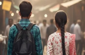 दहावीच्या विद्यार्थ्याने आठवीच्या मुलीचे अश्लील फोटो बनवत केलं ब्लॅकमेल, तिने घरातील दागिने चोरून... मोठं कांड crime news