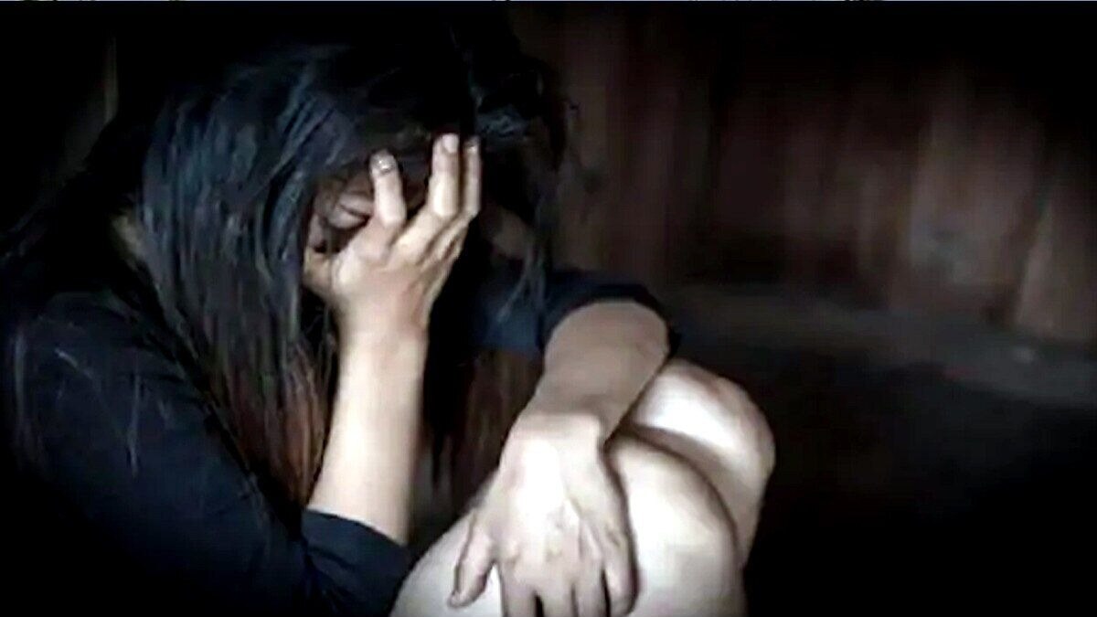 दाजीने मेहुणीला अश्लील मॅसेज पाठवले अन्