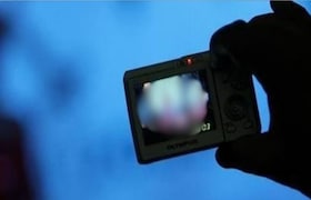 टेलीग्रामवर चुकीच्या पद्धतीने विकले अश्लील व्हिडीओ... पोलीस 'त्या' पत्त्यावर पोहोचले अन् धक्कादायक बाब उघडकीस! चुकीच्या पद्धतीने विकले अश्लील व्हिडीओ...