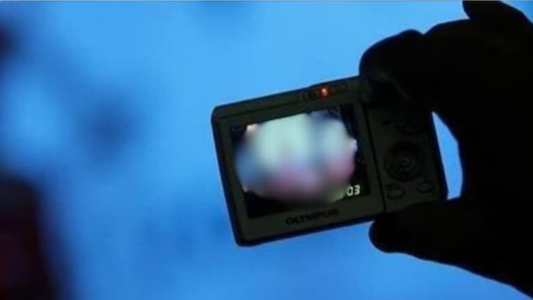 'असे' विकत होता पॉर्न Video, थेट घराच्या पत्त्यावर आलं तरी कोण? चुकीच्या पद्धतीने विकले अश्लील व्हिडीओ...