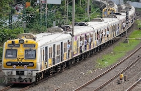 मुंबईची खबर: प्रतिक्षा संपली! कर्जत-पनवेल लोकलसाठी नवा मार्ग, 300 मीटरच्या बोगद्याचं काम पूर्ण कर्जत-पनवेल लोकलसाठी नवा मार्ग