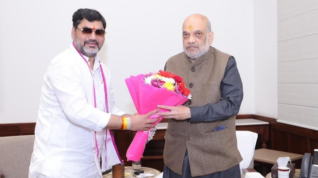 while minister manikrao kokate faces possibility of arrest dhananjay munde went to delhi and met with amit shah is this new lobbying for a ministerial position