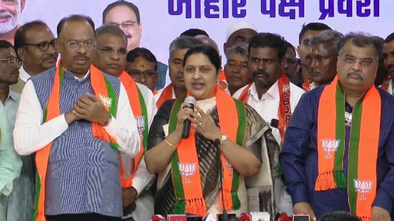 Pradnya Satav: भाजपचं नवं 'ऑपरेशन लोटस', एक राजीनामा आणि अनेक पक्षी गारद.. विधानपरिषदेत काँग्रेसचा खेला होबे! bjp new operation lotus will pradnya satavs resignation prevent congress from claiming Leader of opposition post in legislative council