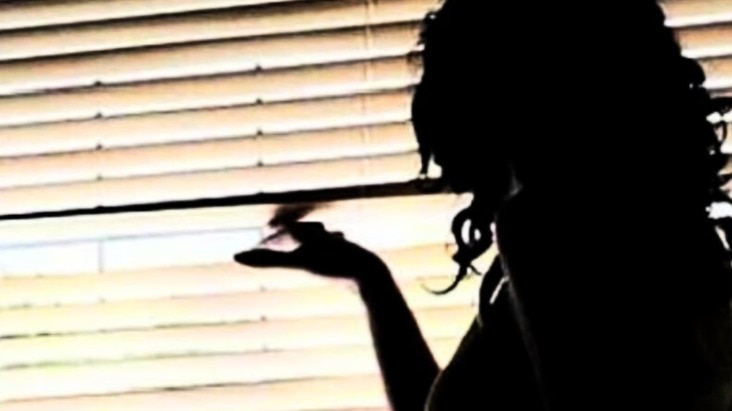 'त्या' रात्री बंद दाराआड भलतंच कांड, तरुणीसह 5 मुलांचं सुरु होतं नको तेच... ड्रग्सचाही साठा आला हाती