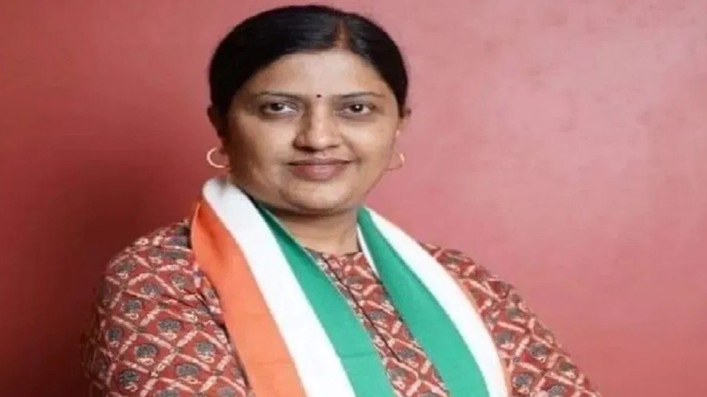 pradnya satav and congress bjp has dealt a major blow to congress in legislative council by inducting pradnya satav into their party