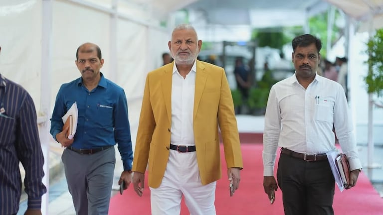 'माणिकराव कोकाटे दोषी, पण...', मुंबई उच्च न्यायालयाचा सर्वात मोठा निकाल high court stayed ncp leader manikrao kokate sentence and also granted him bail