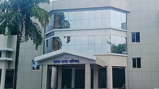 उरणमध्ये मतदान केंद्रावर मोठा राडा, नाश्ता देणारा कॉन्ट्रॅक्टर ईव्हीएम ठेवलेल्या स्ट्राँग रुममध्ये शिरल्याचा आरोप Mumbai Tak