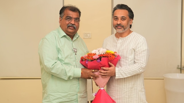 shiv sena mla nilesh rane who had previously launched a scathing attack on bjp state president ravindra chavan met him today for a courtesy visit
