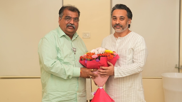 यालाच म्हणतात राजकारण! निलेश राणेंनी भाजपचे प्रदेशाध्यक्ष चव्हाणांवर केलेली तुफान टीका, अन् आज... shiv sena mla nilesh rane who had previously launched a scathing attack on bjp state president ravindra chavan met him today for a courtesy visit