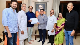 मुंबई महानगरपालिका : उद्धव ठाकरेंनी 42 जणांना मातोश्रीवर बोलावून AB फॉर्म दिले, सर्वांची नावं एका क्लिकवर Mumbai Tak