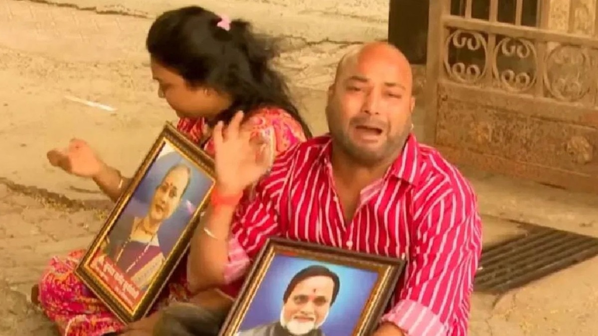 'त्या' निवडणुकीत आमचा पराभव, आम्हाला पुन्हा उमेदवारी द्यावी, मातोश्रीबाहेर 'तो' फोटो अन् रडारड 