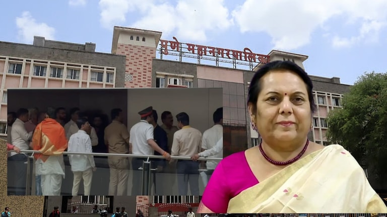 हॉटेल मालकावर पोलिसांना बोलवण्याची वेळ, निलम गोऱ्हेंसमोर भांडणं, AB फॉर्म वाटताना पुण्यात शिंदेसेनेत मोठा गोंधळ Pune Mahanagar Palika Election 2026