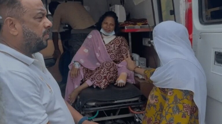 कुकरचा स्फोट झाल्याने गंभीररित्या भाजल्या, तरीही राष्ट्रवादीच्या महिला उमेदवाराने व्हिलचेअरवर येत भरला अर्ज Thane Mahanagar Palika Election 2026