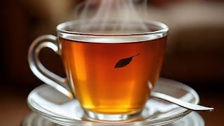 पुण्यात पतीनं झोपेचं सोंग घेतल्याचा पत्नीचा आरोप, रागाच्या भरात पतीवर उकळता चहाच ओतला, अख्खा चेहरा भाजला Mumbai Tak