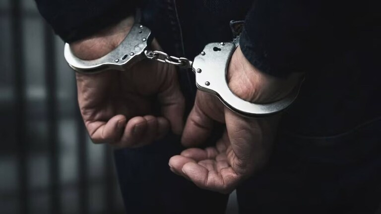 नांदेड: विनयभंगाच्या आरोपाखाली तुरुंगात गेला, मनात सुडाची भावना अन् जामीनावर सुटल्यानंतर पीडितेच्या पतीलाच जाळलं... जामीनावर सुटल्यानंतर पीडितेच्या पतीलाच जाळलं...