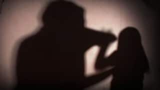 6 वर्षांच्या मुलीवर सामूहिक बलात्कार! नंतर, छतावरून खाली फेकलं अन्... आरोपी तरुणांचं निर्दयी कृत्य Mumbai Tak