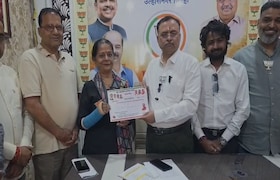 कमळ निशाणीवर उमेदवाराला दिलं तिकीट, आता भाजपच म्हणतंय हा आमचा उमेदवार नाही, उल्हासनगरात काय घडलं? Ulhasnagar News