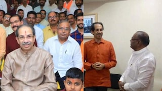 कल्याणमध्ये स्वकियांकडून ठाकरेंचा घात? वरिष्ठ नेत्याकडून परस्पर आदेश? अर्ज माघारी घेणाऱ्या उमेदवाराचे आरोप Mumbai Tak