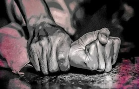 वर्दी घालून आला अन् रात्री घराबाहेर पडलेल्या तरुणीला उचललं... बळजबरीने स्कोर्पिओत बसवून सामूहिक बलात्कार! बळजबरीने स्कोर्पिओत बसवून सामूहिक बलात्कार!