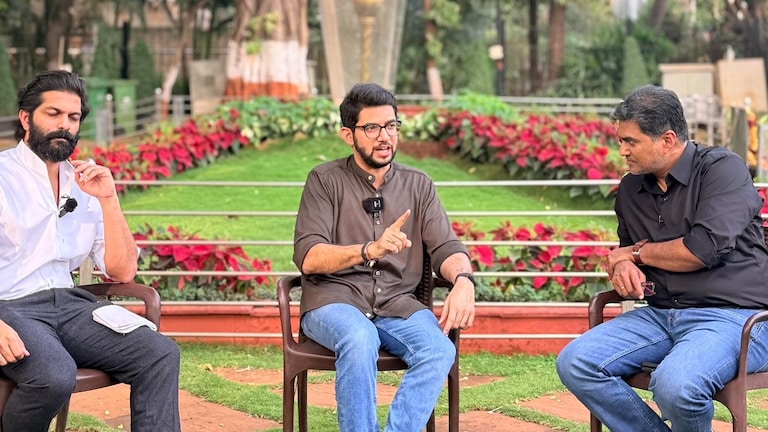 महाचावडी: ठाकरे बंधू 24 तास राजकारण का करत नाही?, आदित्य ठाकरेंचं उत्तर बघाच! mahachavadi why dont thackeray brothers engage in politics 24 hours watch aaditya thackeray answer bmc election 2026