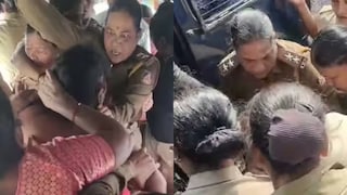 काँग्रेस-भाजप महिला कार्यकर्त्या भिडल्या, पोलिसांनी विवस्त्र करून मारहाण केल्याचा भाजप महिला कार्यकर्त्याचा आरोप Mumbai Tak