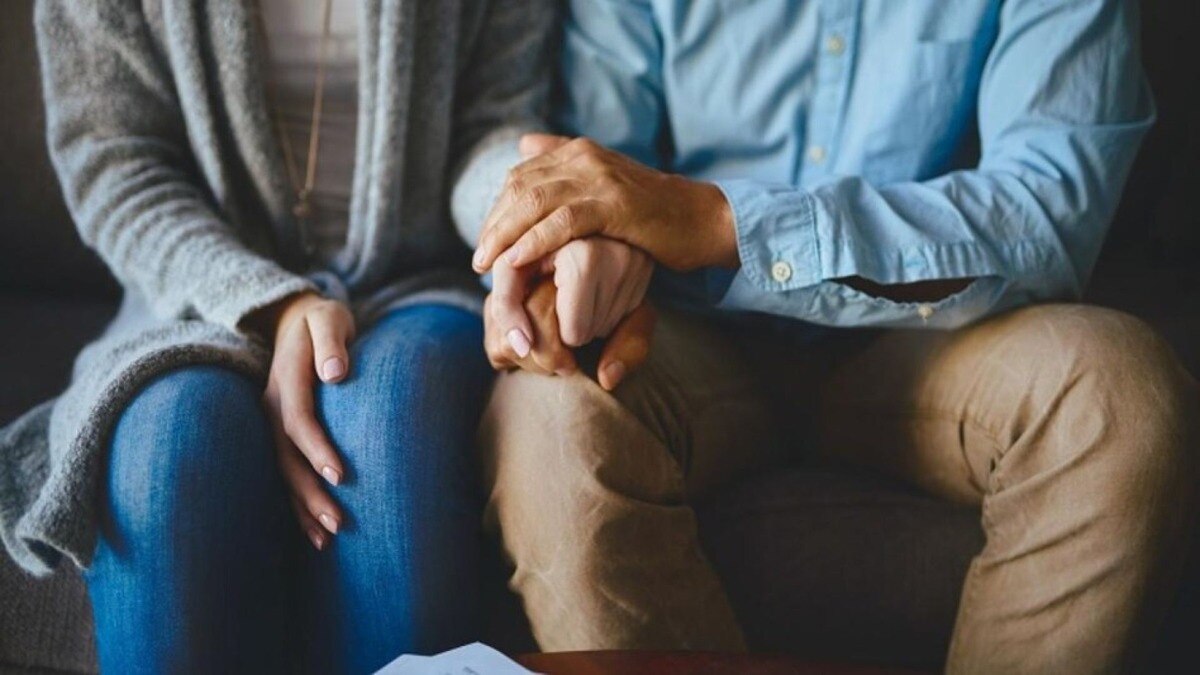 चार वर्षांच्या मुलीसोबत गेली पळून!