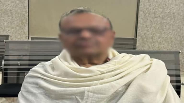 समलैंगिक संबंधाच्या नादात महाराष्ट्रातून थेट आग्र्याला पोहोचला, पण... 66 वर्षीय वृद्धाची चक्रावून टाकणारी कहाणी! 66 वर्षीय वृद्धाची चक्रावून टाकणारी कहाणी!