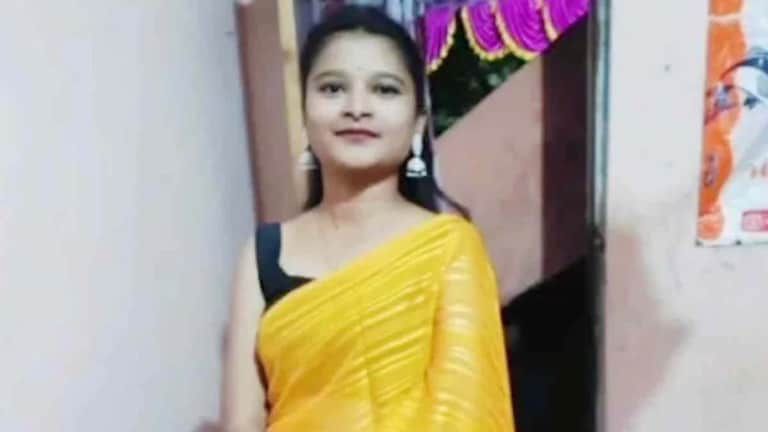 चंद्रपूर हादरलं! पत्नीला घरात जिवंत जाळलं अन् दरवाजा बंद करून पसार... उपचारादरम्यान दुर्दैवी मृत्यू पत्नीला घरात जिवंत जाळलं अन्...