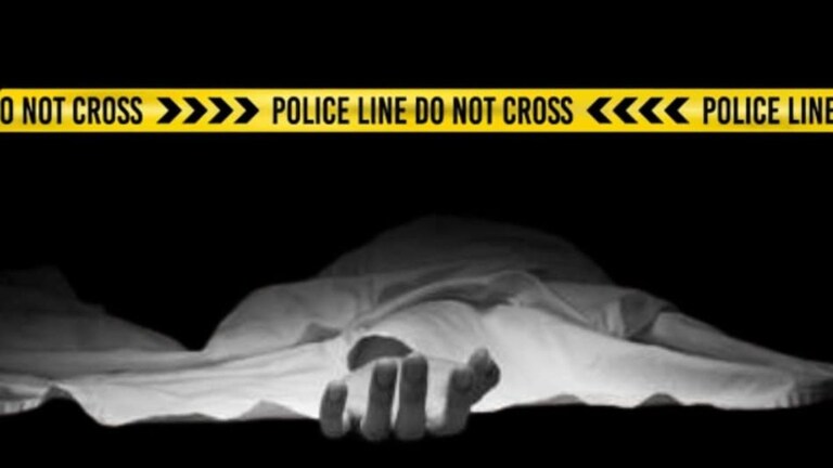 वाशिम रेल्वे स्टेशन परिसरात महिलेची निर्घृण हत्या; डोकं पूर्णपणे ठेचलं अन् कपडे फाटलेल्या अवस्थेत... डोकं पूर्णपणे ठेचलं अन् कपडे फाटलेल्या अवस्थेत...