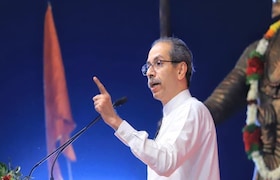 '...तर फडणवीसांनी अजित पवारांची माफी मागावी', उद्धव ठाकरेंची मोठी मागणी uddhav thackeray has demanded that if evidence of rs 70000 crore scam is proven false then devendra fadnavis should apologize to ajit pawar