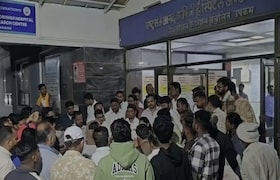 अहिल्यानगर : पोलिसांनी राहत्या घरावर धाड टाकताच शिंदेंच्या उमेदवाराला ह्रदयविकाराचा झटका; नेमकं काय घडलं? Ahilyanagar Politics