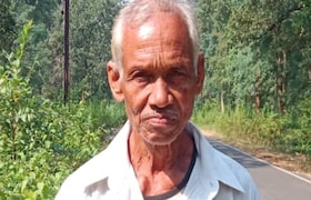 शेतातील खाटेवर झोपला होता वृद्ध, अज्ञात व्यक्ती आला अन् धारदार शस्त्रांनी गळा चिरुन जागेवर संपवलं; विदर्भात खळबळ Vidarbha Crime News :