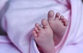 डोकं आणि छातीत रक्तस्त्राव, 13 हून अधिक जखमा... सावत्र आई आणि बापाने मिळून चिमुकलीला संपवलं Crime news