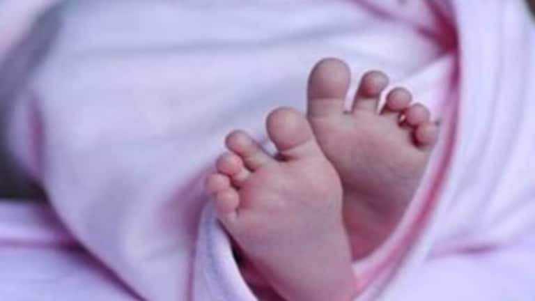 डोकं आणि छातीत रक्तस्त्राव, 13 हून अधिक जखमा... सावत्र आई आणि बापाने मिळून चिमुकलीला संपवलं Crime news